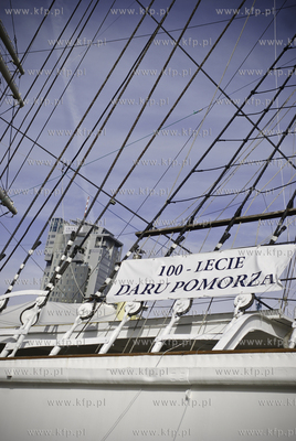 Uroczysty chrzest Daru Pomorza z okazji jubileuszu...