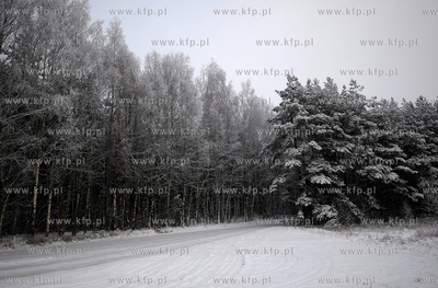 Zimowa aura na drodze krajowej nr 20, Koscierzyna -...