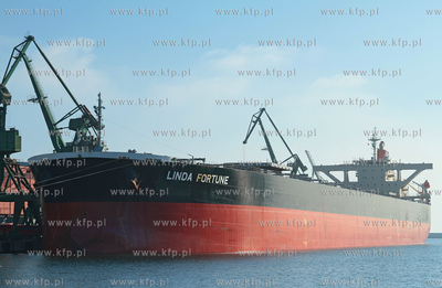 Do gdynskiego portu wplynal najwiekszy w historii masowiec...