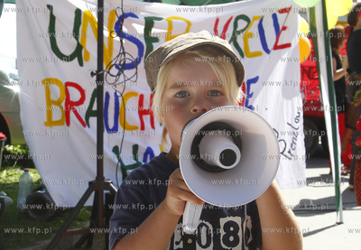 Niemcy. Manifestacja mieszkancow Pasewalku i okolicznych...