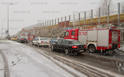 Gdansk. Wypadek na al. Armii Krajowej przy zjezdzie...