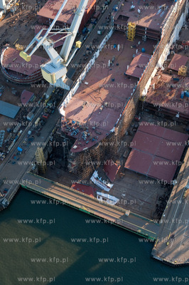 Stocznia Gdynia z lotu ptaka. 02.04.2009 fot. Kacper...