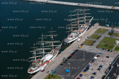 Gdynia w przeddzien Zlotu Zaglowcow 28.06.2009 fot....