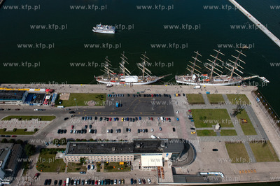 Gdynia w przeddzien Zlotu Zaglowcow 28.06.2009 fot....