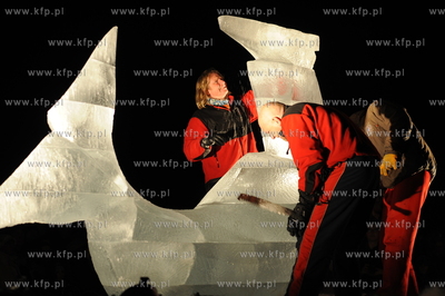 Gdynia, Bulwar Nadmorski. Festiwal rzezb lodowych....