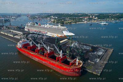 Do Gdyni przypłynął prawdziwy olbrzym, statek pasażerski...