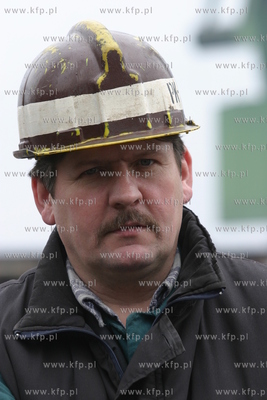 Marek Bronk - pracownik Stoczni Gdanskiej nalezacej...