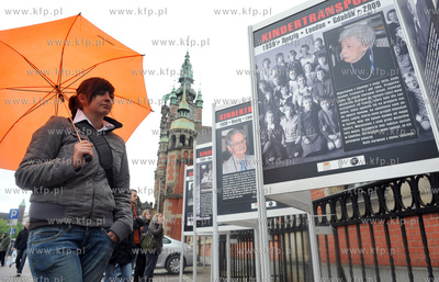 Dworzec PKP w Gdansku - wystawa poswiecona Kindertransportom...