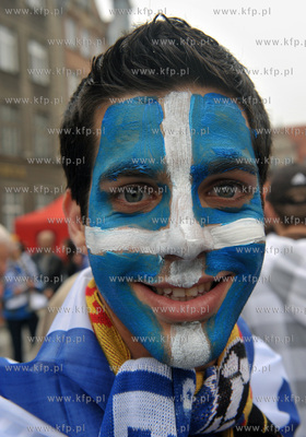 Dlugi Targ w Gdansku. Greccy kibice na ulicach Glownego...