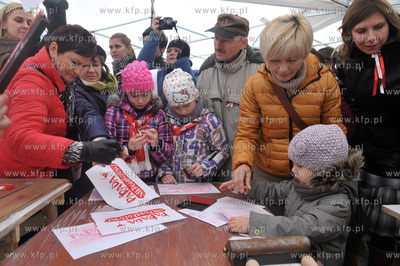 Gdanska Parada Niepodleglosci. W namiocie na Targu...