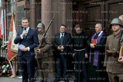 Gdańsk, ul. Kładki. Uroczystość przy tablicy upamiętniającej...