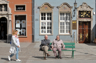Wedrujace lawki czyli prototypowanie lub inaczej badanie...
