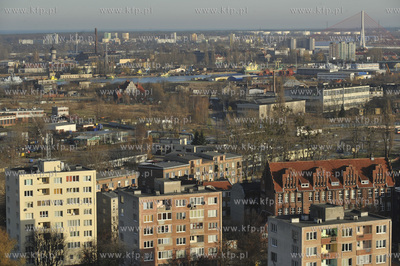 Gdańsk. Na pierwszym planie wiezowce na ul Rybaki...