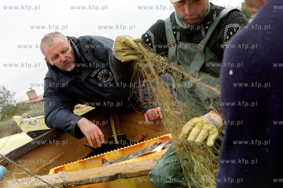 dr Krzysztof Skora /Stacja Marska w Helu/ z helskimi...