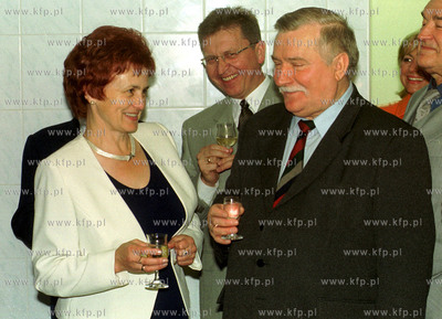    Imieniny Danutu i Lecha Walesy. Z tylu Antoni Szczyt.23.06.2001Fot....