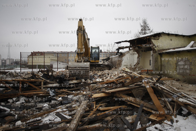 Gdansk. Rozbiorka bylych magazynow  przy ul Hynka polozonych...
