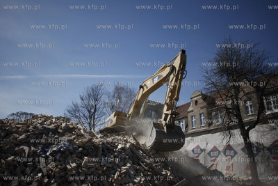 Gdansk. Rozbiorka kamienicy na skrzyzowaniu ul. Slowackiego...