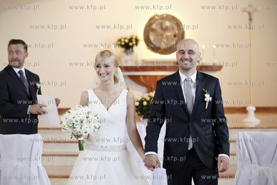Slub Agnieszki Dabkowskiej i Wojtka Figurskiego w kosciele...