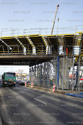 Budowa wiaduktu Pomorskiej Kolei Metropolitalnej na...