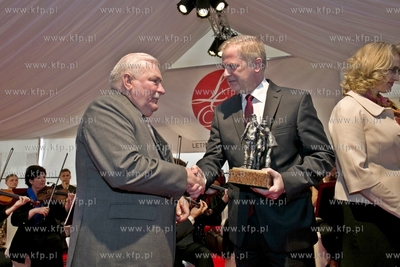 Sopot. Grand Hotel. Letnia Gala Biznesu. Nz. wręczenie...