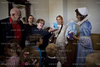 Gdańsk. Dwór Artusa. Parapetówka w pokoiku Panienki...