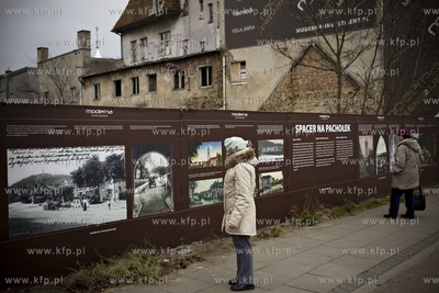Wystawa na ogrodzeniu inwestycji przy al. Grunwaldzkiej...