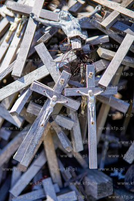 Podlaska Góra Krzyży na uroczysku Święta Woda wznosi...