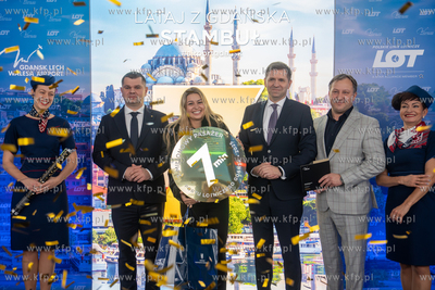 7 mln pasażerka Portu lotniczego Gdańsk-Rębiechowo...