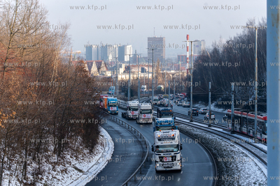 Aleja Armii Krajowej w Gdańsku. Protest przewoźniów...