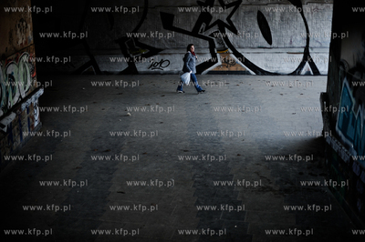 Przejscie podziemna prowadzace pod Wezel Kliniczna....