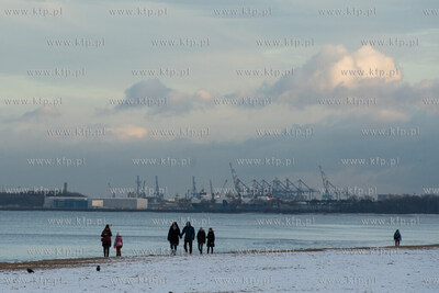 Zimowa krajobraz na plaży w Jelitkowie. 3.12.2021...