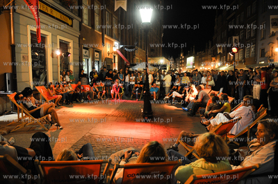 Gdansk. Ul Dluga. Teatr w Oknie. Festiwal Szekspirowski....