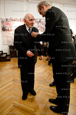 Gdansk. Historyczna sala BHP. Wreczenie odznaczen panstwowych,...