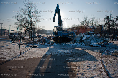 Gdansk. Rozbiorka budynku przy Targu Rakowym w ktorym...
