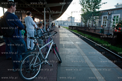 Gdynia. Dworzec Glowny PKP. Przedstawienie pt. ...i...