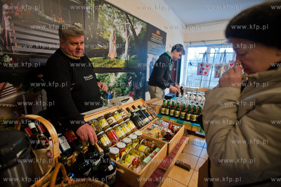 Gdansk. Oliwa. Dom Zarazy. Bazar nisko przetworzonej...