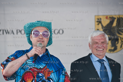 Gdansk. Targ Weglowy. Wielki Festyn Rodzinny, swietujacy...