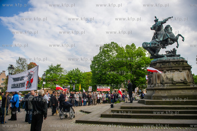 Gdansk. Plac pod pomnikiem Krola Jana III Sobieskiego....