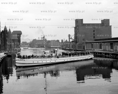 Statek wycieczkowy bialej floty Zeglugi Gdanskiej Karol...