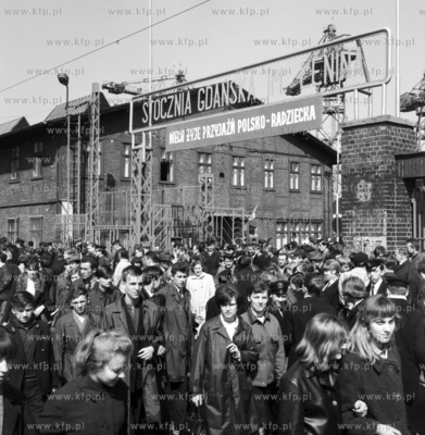 Uroczystosci nadania Stoczni Gdanskiej imienia Lenina.
15.04.1967...