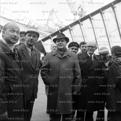 Czlonek Biura Politycznego KC Stanislaw Kania w towarzystwie...