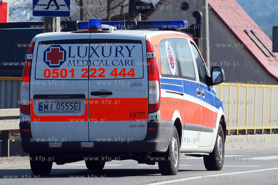 Rumia ul. Sobieskiego (Droga Krajowa nr 6). Nz. Amulans...