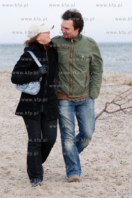 Marcin Firlej z zona Anna na spacerze w Rewie.
03.02.2008
fot....