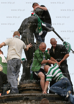 Gdansk - Dlugi Targ. Nz rozentuzjowani kibice ciesza...