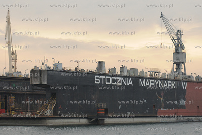 Nabrzeza gdynskiego portu. Nz. Suchy dok w Stoczni...