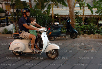 Italia pd. skuter Vespa legenda motoryzacji wloskiej....