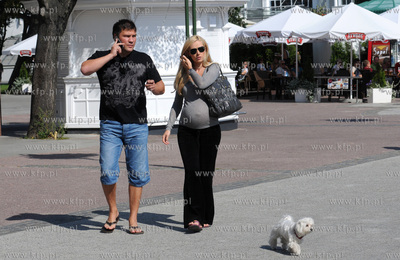 Sopot. Centrum Haffnera. Dariusz Michalczewski z zona...