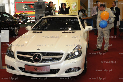 Trojmiejskie Targi Motoryzacyjne w hali wystawienniczej...