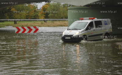 Elblag. Silny polnocny wiatr i opady deszczu spowodowawy...