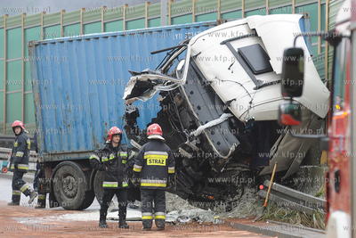 Gdynia. Z niewyjasnionych przyczyn samochod ciezarowy...